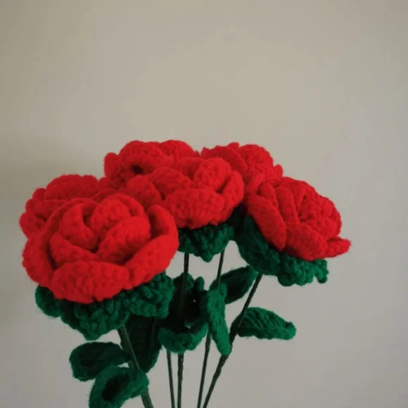 Hand-hooked red rose - Picture 4 of 5